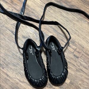 Women's Black Ruched Ballet Flats with Wrap Ties